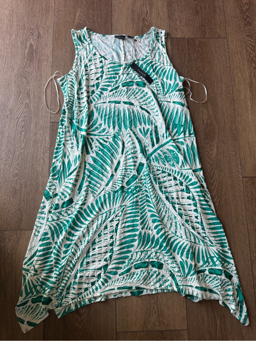 NWT Tahari White and Teal Green Leaf-Print Sleeveless Shift Dress